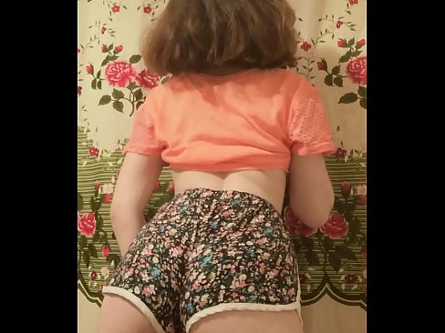 ❤️ Tânără sexy care se dezbracă de pantaloni scurți în fața camerei de filmat ❌ at ro.full-porner.ru ❤