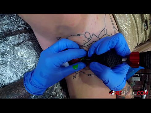 ❤️ Sully Savage, o bunăciune extrem de tatuată, și-a făcut un tatuaj pe clitorisul ei ❌ at ro.full-porner.ru ❤